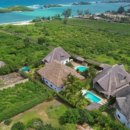 ワタム Nyumba Ya Afrika Bed & Breakfast エクステリア 写真