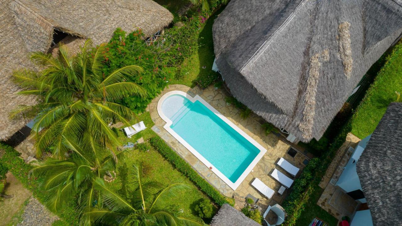 ワタム Nyumba Ya Afrika Bed & Breakfast エクステリア 写真