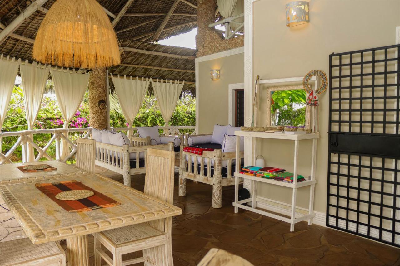 ワタム Nyumba Ya Afrika Bed & Breakfast エクステリア 写真