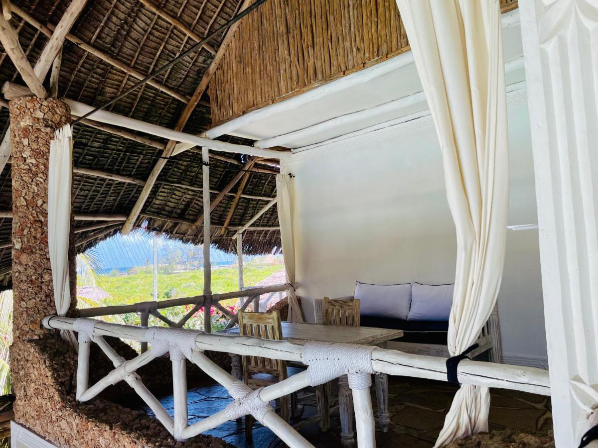 ワタム Nyumba Ya Afrika Bed & Breakfast エクステリア 写真