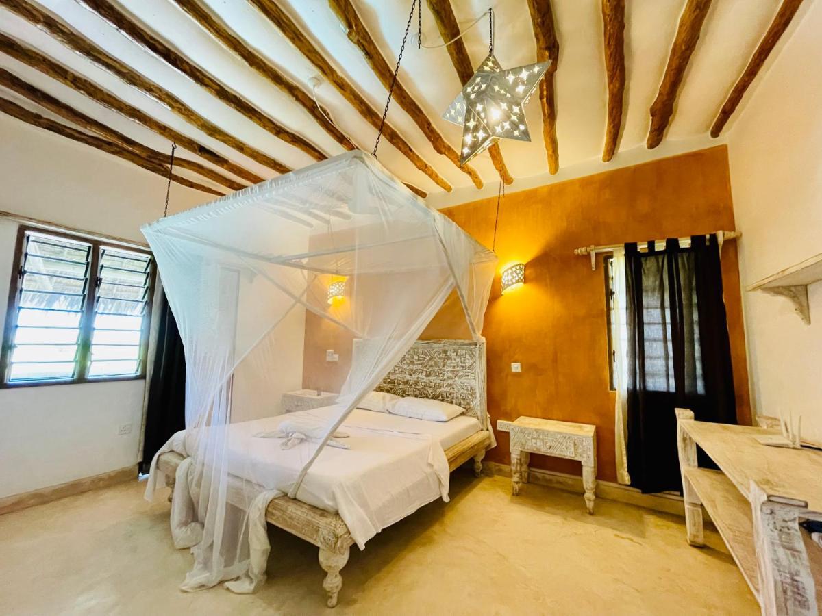 ワタム Nyumba Ya Afrika Bed & Breakfast エクステリア 写真