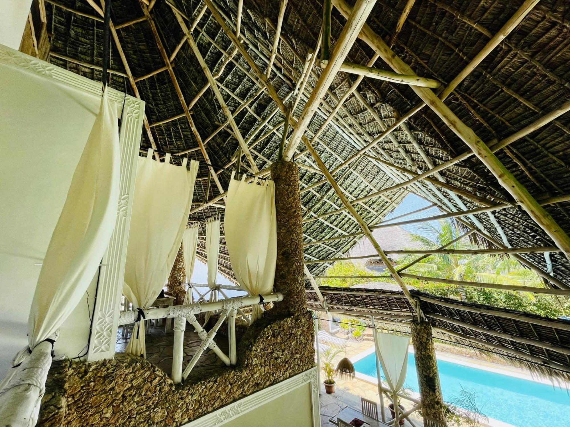 ワタム Nyumba Ya Afrika Bed & Breakfast エクステリア 写真