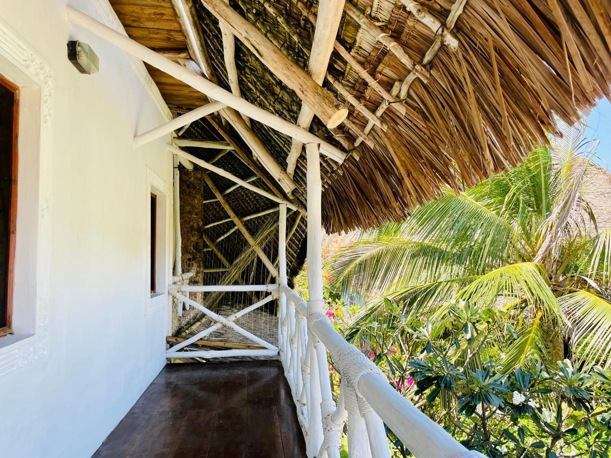 ワタム Nyumba Ya Afrika Bed & Breakfast エクステリア 写真