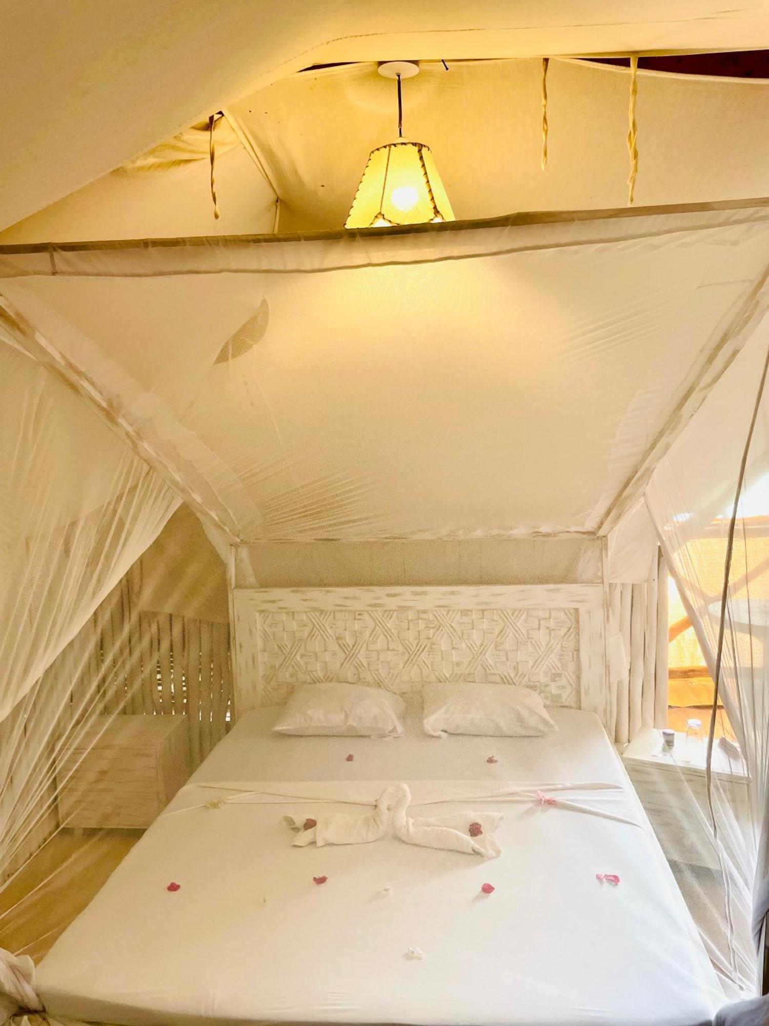 ワタム Nyumba Ya Afrika Bed & Breakfast エクステリア 写真