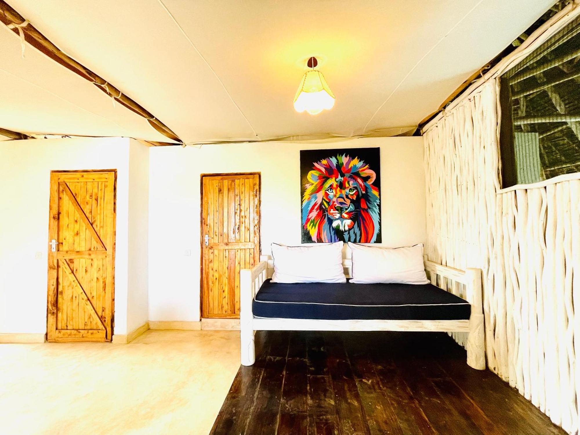 ワタム Nyumba Ya Afrika Bed & Breakfast エクステリア 写真
